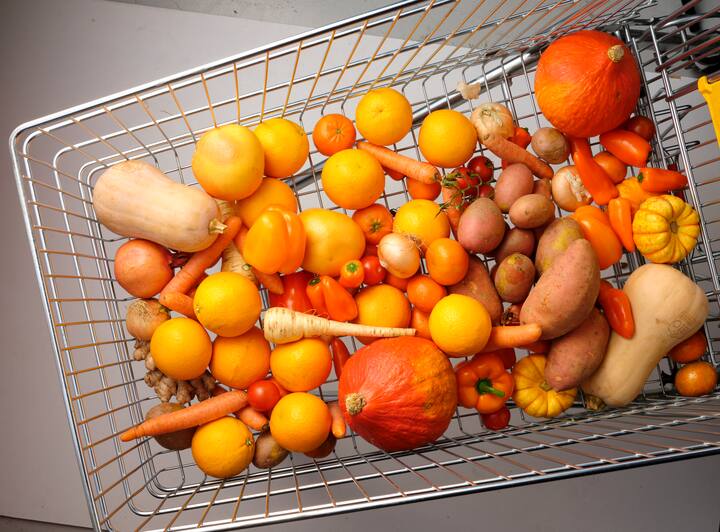 Bell peppers, carrots, pumpkins, ginger, tomatoes, oranges